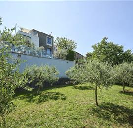 4 Bedroom Luxury Villa Retreat with Heated Infinity Pool near Buje, Sleeps 8-10